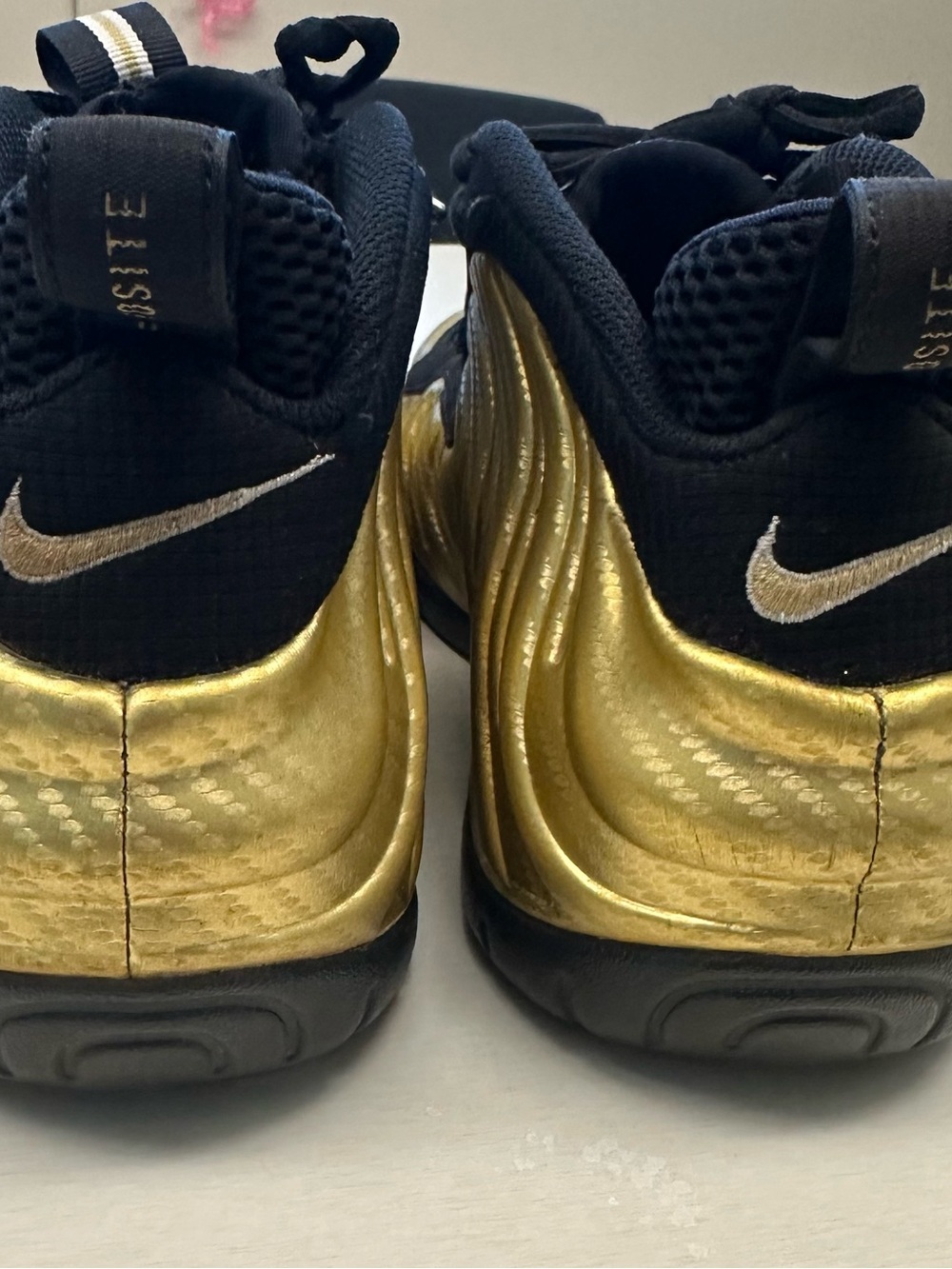 Nike Air Foamposite Pro "Metallic Gold" sneakers (Style Code: 624041-701) 10.5 - Picture 8 of 8